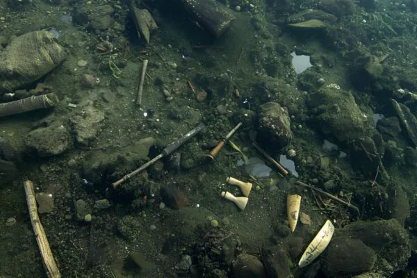Vestígios antigos revelam vida à beira do mar (Imagem: Canva Pro / Gerada por IA)