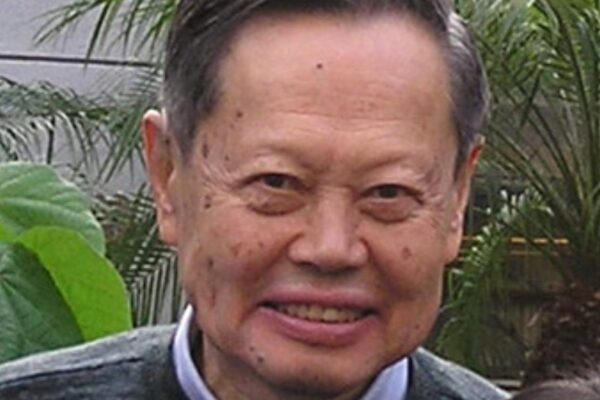 Morre Chen Ning Yang, físico Nobel que revolucionou a física subatômica (Crédito: Wikimedia Commons/ CC BY-SA 4.0)