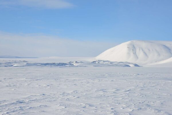 Permafrost derrete e libera gases que ameaçam a vida na Terra (Crédito: Getty Images/ Canva Pro)