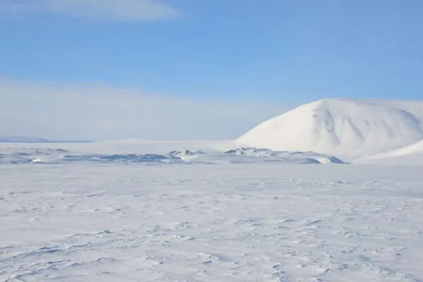Permafrost derrete e libera gases que ameaçam a vida na Terra (Crédito: Getty Images/ Canva Pro)