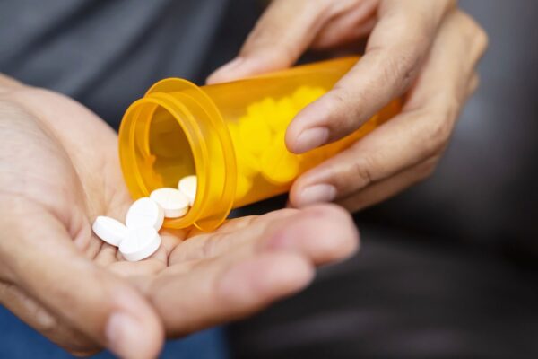 Escassez de Rivotril exige atenção ao acompanhamento médico. (Foto: Rattanakun / Canva Pro)