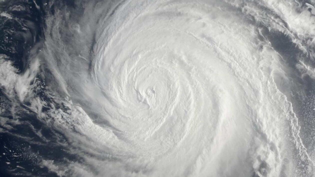 Imagem inédita mostra avanço brutal do Melissa sobre ilhas caribenhas (Imagem: Gerada por IA/ Canva Pro)