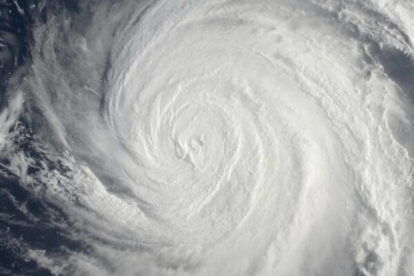 Imagem inédita mostra avanço brutal do Melissa sobre ilhas caribenhas (Imagem: Gerada por IA/ Canva Pro)