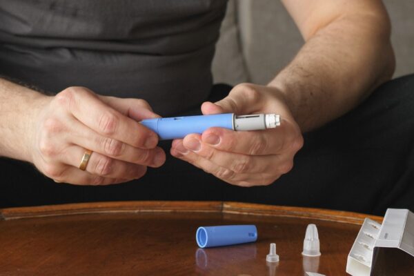 Anvisa aprova Mounjaro para apneia em adultos com obesidade. (Foto: Getty Images via Canva)