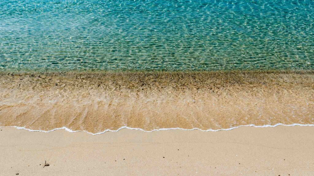 Oceanos ajudam o clima, porém ameaçam a vida marinha e os frutos do mar (Imagem: Getty Images/ Canva Pro)
