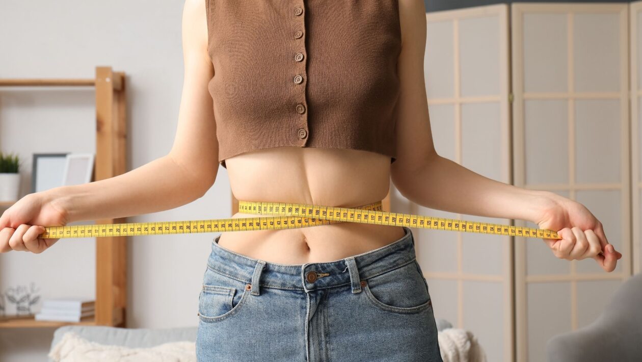 Chás ajudam a eliminar líquidos retidos do corpo. (Foto: Pixelshot via Canva)