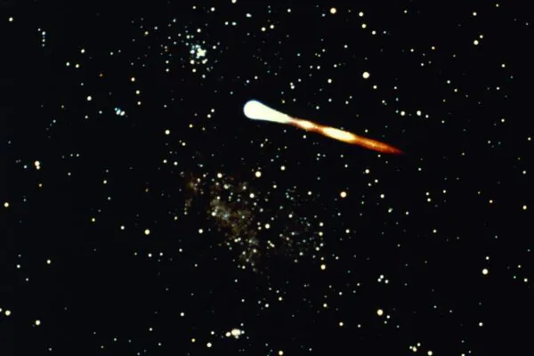 Fenômeno cósmico desafia explicações: anticauda em cometa alienígena (Crédito: Photo Images/ Canva Pro)