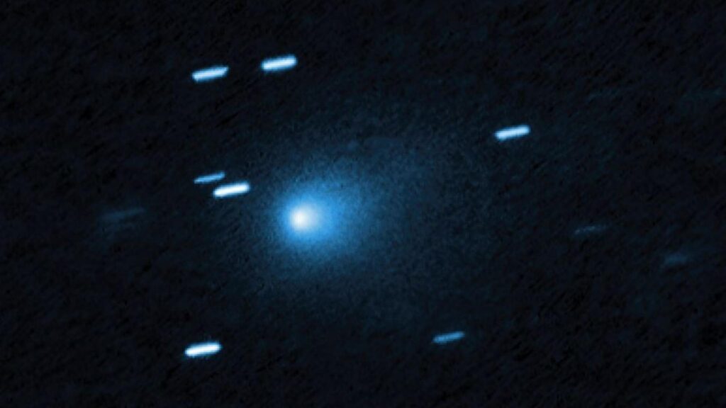 Cometa interestelar 3I/ATLAS exibe anticauda rara e intrigante (Crédito: NASA, ESA, David Jewitt (UCLA); Image Processing: Joseph DePasquale (STScI))