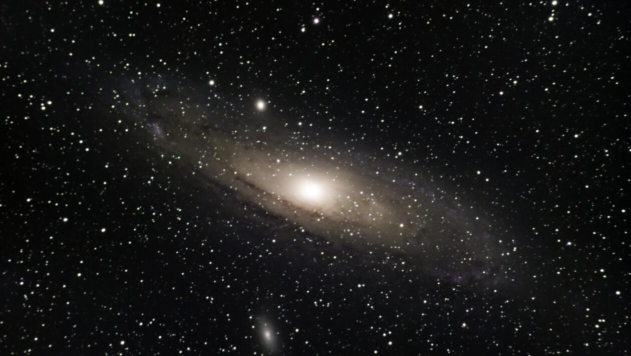 Luz pode revelar rastros ocultos da misteriosa matéria escura (Crédito: Pexels/ Canva Pro)