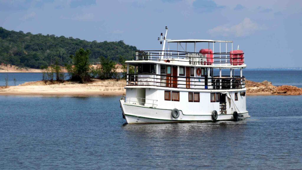 Pesquisadores exploram espécies e ecossistemas pouco conhecidos no mar (Imagem: Getty Images/ Canva Pro)