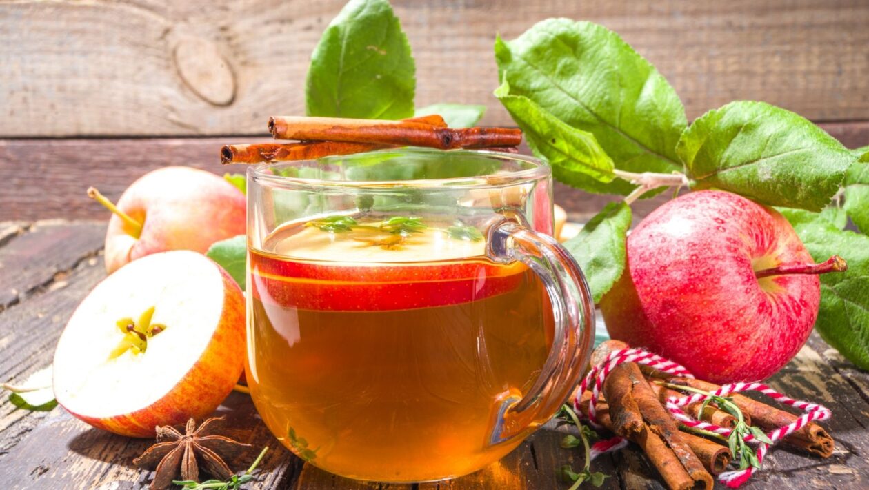 Fibras da maçã auxiliam na digestão e intestino saudável. (Foto: Getty Images via Canva)