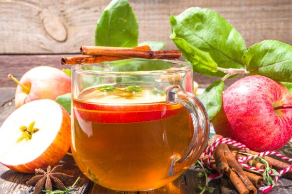 Fibras da maçã auxiliam na digestão e intestino saudável. (Foto: Getty Images via Canva)