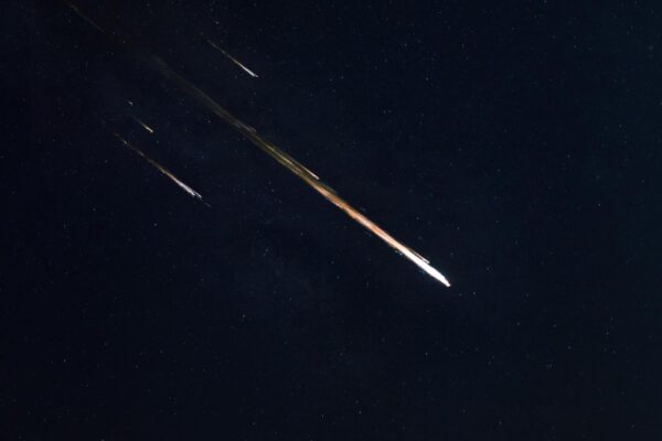 Orionídeas iluminam o céu do Brasil com até 20 meteoros por hora (Imagem: Getty Images/ Canva Pro)