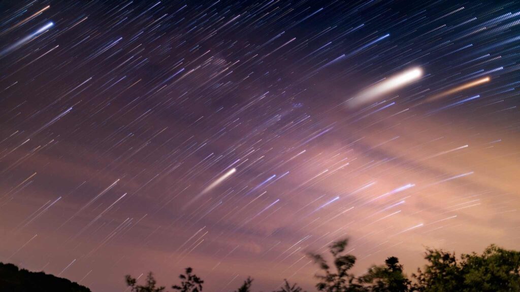 Fragmentos do cometa Halley criam espetáculo astronômico em outubro (Imagem: Getty Images/ Canva Pro)
