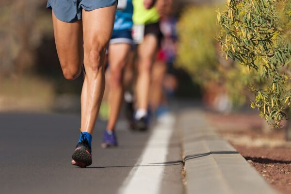 Corrida diária melhora humor e reduz ansiedade. (Foto: Getty Images via Canva)