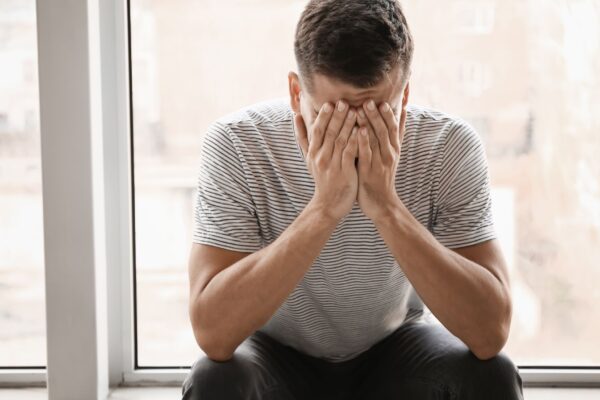 Ferramenta online ajuda a detectar sinais de depressão. (Foto: Pixelshot via Canva)