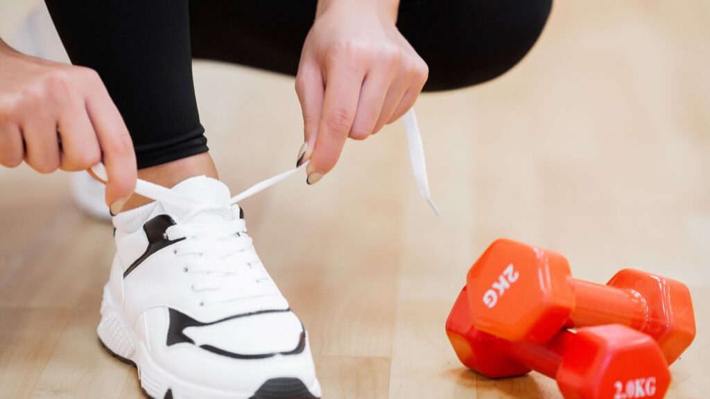 Exercícios e escolhas certas apoiam a regeneração hepática. (Foto: Getty Images via Canva)