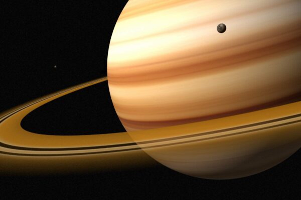 Titã, lua de Saturno, revela combinações químicas inesperadas em ambiente extremo (Crédito: Photo Images/ Canva Pro)