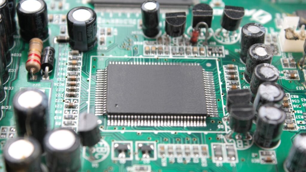 Inovação permite reparar, reconfigurar e reaproveitar circuitos facilmente (Imagem: Getty Images/ Canva Pro)