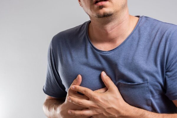 Gripe e COVID podem causar inflamação cardíaca grave. (Foto: Getty Images via Canva)