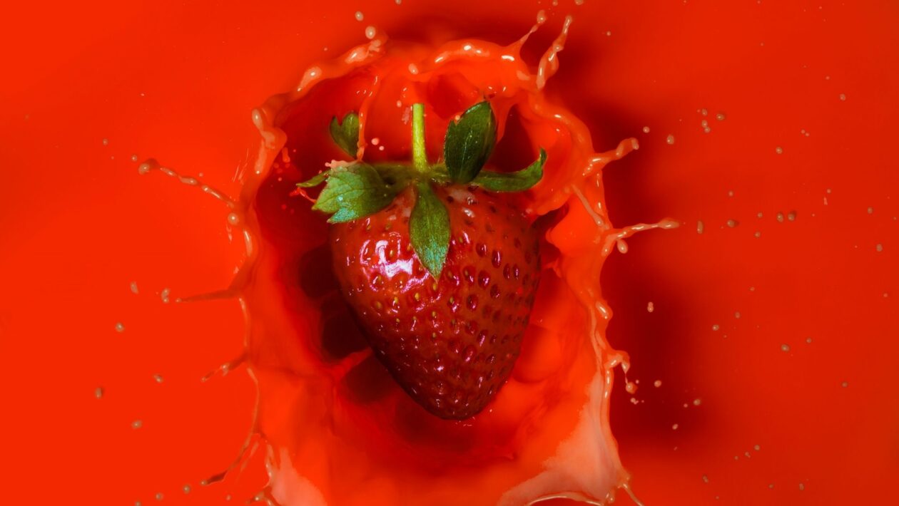 Vitamina C do morango fortalece a imunidade. (Foto: Getty Images via Canva)