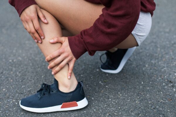 Sóleo: músculo que ajuda a bombear sangue sentado. (Foto: Getty Images via Canva)