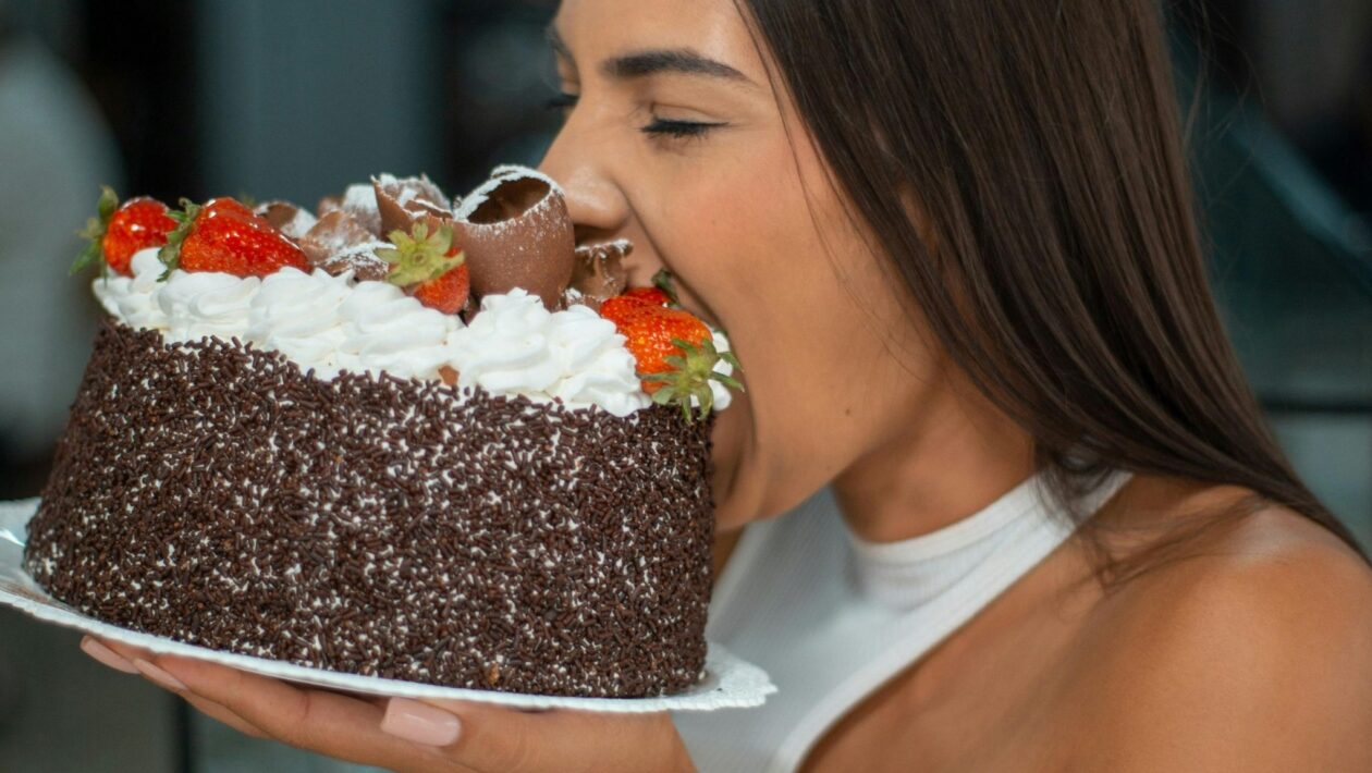 Excesso de açúcar pode causar gordura no fígado. (Foto: Pexels via Canva)