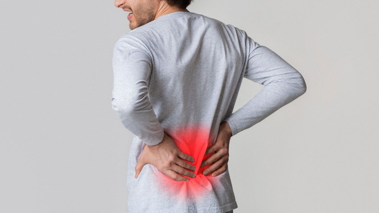 Turnos irregulares prejudicam a saúde dos rins. (Foto: Prostock-studio via Canva)