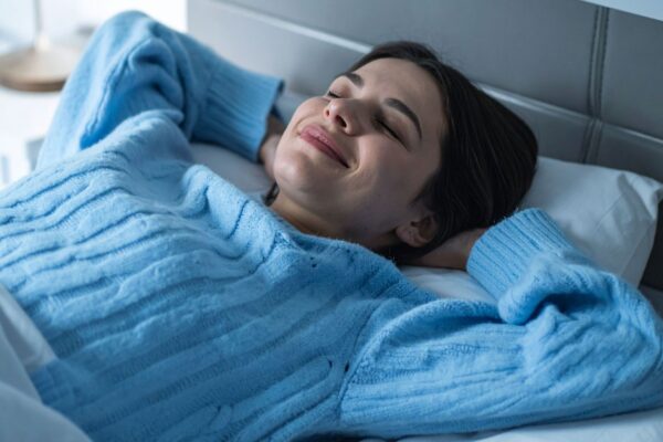 Dormir bem fortalece e transforma suas lembranças. (Foto: True Creatives via Canva)