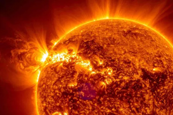 ESA testa resposta a erupção solar capaz de causar apagão global (Imagem: TrueCreatives/ Canva Pro)