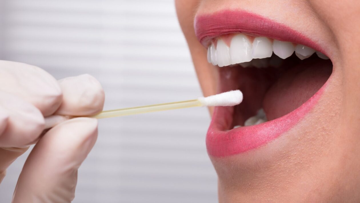 Gosto doce indica presença do vírus na boca. (Foto: Getty Images via Canva)