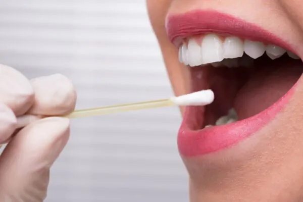 Gosto doce indica presença do vírus na boca. (Foto: Getty Images via Canva)