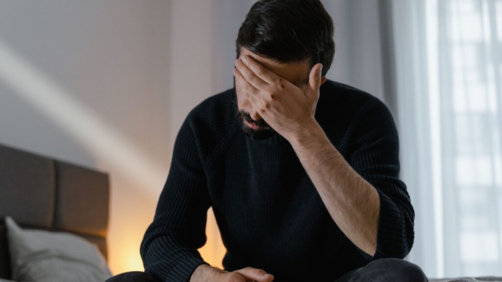 Testosterona em queda altera corpo mente e bem-estar. (Foto: Pexels via Canva)