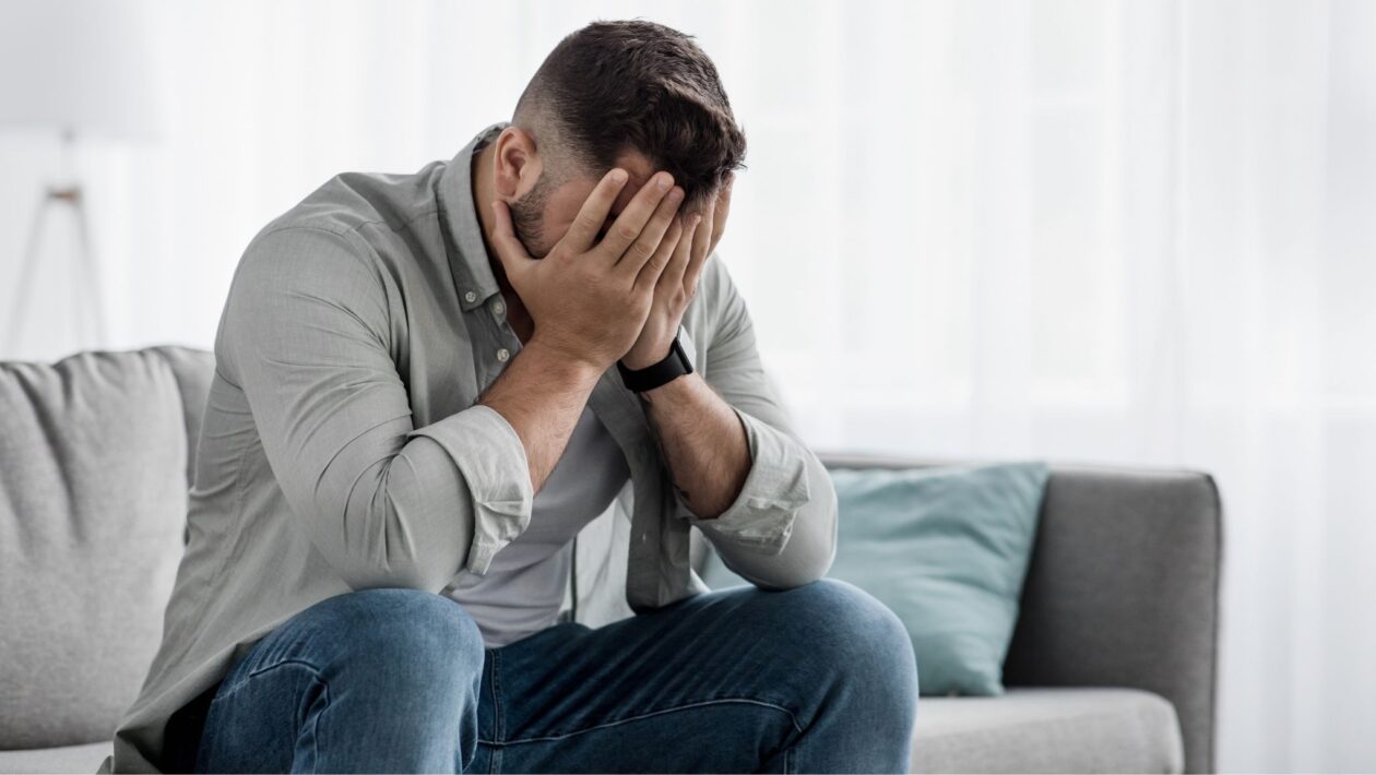 Homens acima de 40 veem impacto da queda da testosterona na saúde. (Foto: Prostock-studio via Canva)