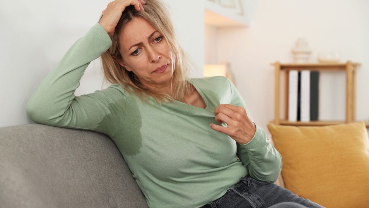 Fase da menopausa exige cuidados com saúde e bem-estar. (Foto: Africa Images via Canva)