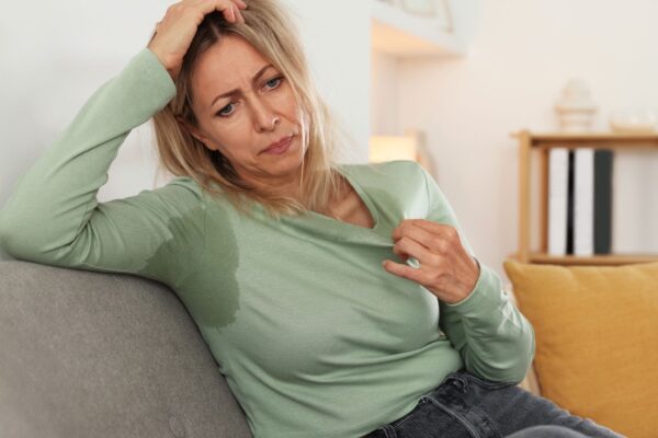 Fase da menopausa exige cuidados com saúde e bem-estar. (Foto: Africa Images via Canva)