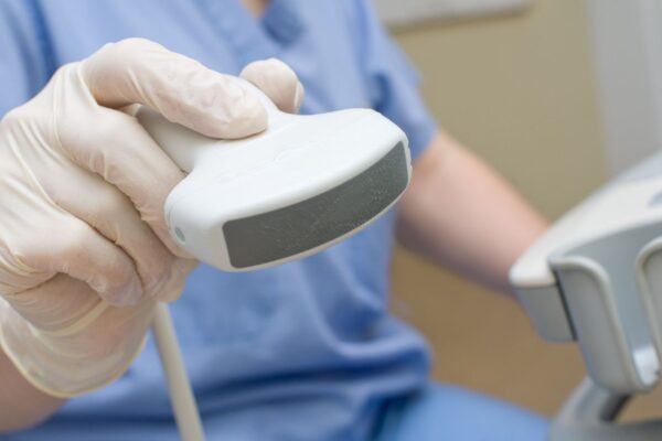 Som substitui bisturi em tratamento inovador contra tumores. (Foto: Getty Images via Canva)