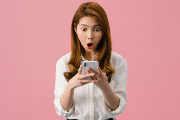 Telas afetam atenção e concentração diariamente. (Foto: Tirachard Kumtanom via Canva)