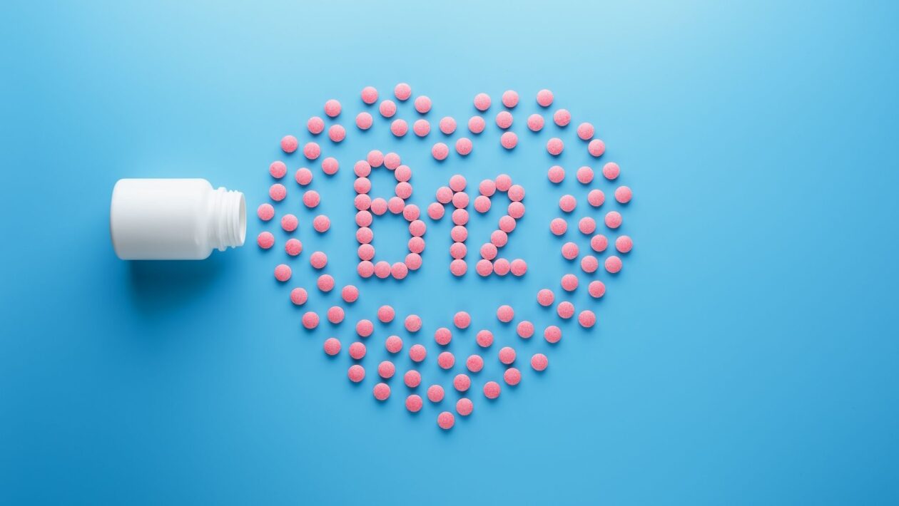 Absorção de B12 é mais eficiente com alimentos certos. (Foto: Getty Images via Canva)