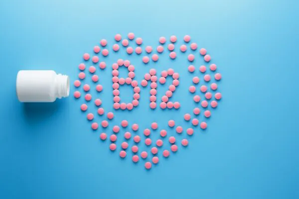 Absorção de B12 é mais eficiente com alimentos certos. (Foto: Getty Images via Canva)