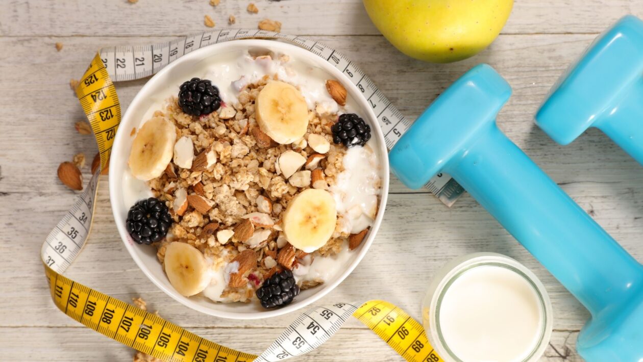 Nutrição pré-treino garante energia e foco nos exercícios. (Foto: Getty Images via Canva)