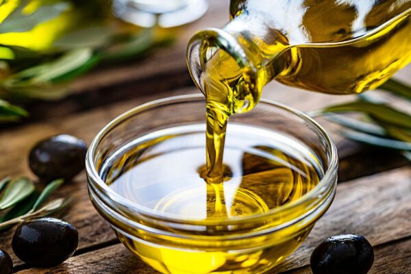 Azeite de oliva ajuda a proteger o cérebro do envelhecimento. (Foto: Getty Images via Canva)