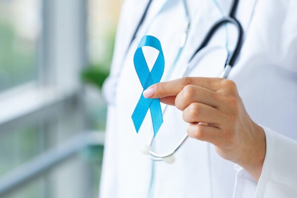 Bloqueio hormonal impede avanço do câncer de próstata. (Foto: Maksymiv via Canva)