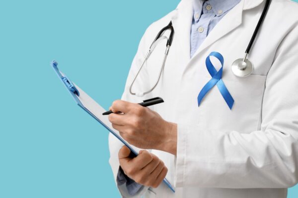 Envelhecimento e genética aumentam chance da doença. (Foto: Pixelshot via Canva)