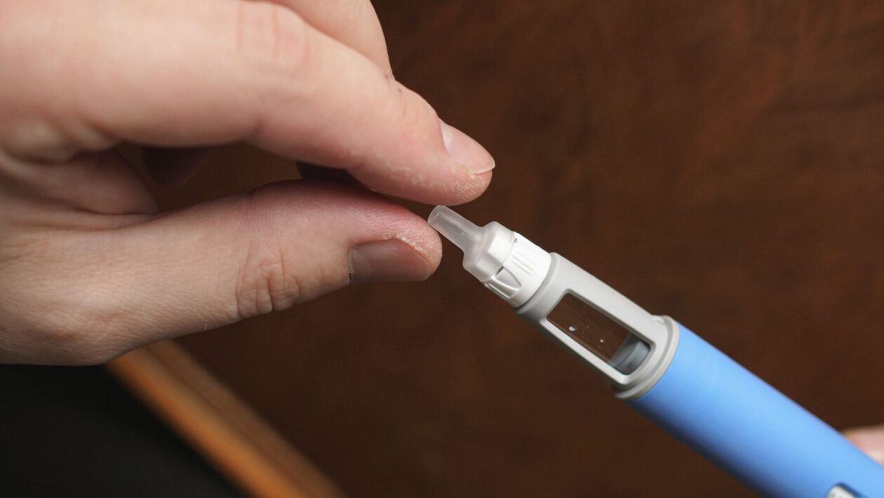 Canetas emagrecedoras exigem prescrição e acompanhamento médico. (Foto: Getty Images via Canva)