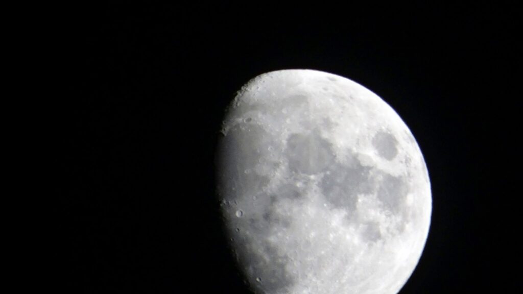 Missão lunar chinesa prepara módulo, foguete e trajes de nova geração (Imagem: Getty Images/ Canva Pro)
