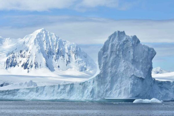 Geleira Hektoria recua 8 km em dois meses e assusta cientistas (Imagem: Getty Images/ Canva Pro)
