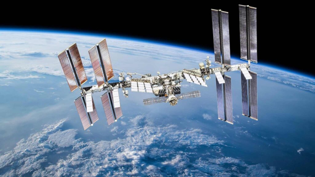 ISS será desativada e enviada ao “cemitério” de espaçonaves em 2030 (Imagem: Getty Images/ Canva Pro)