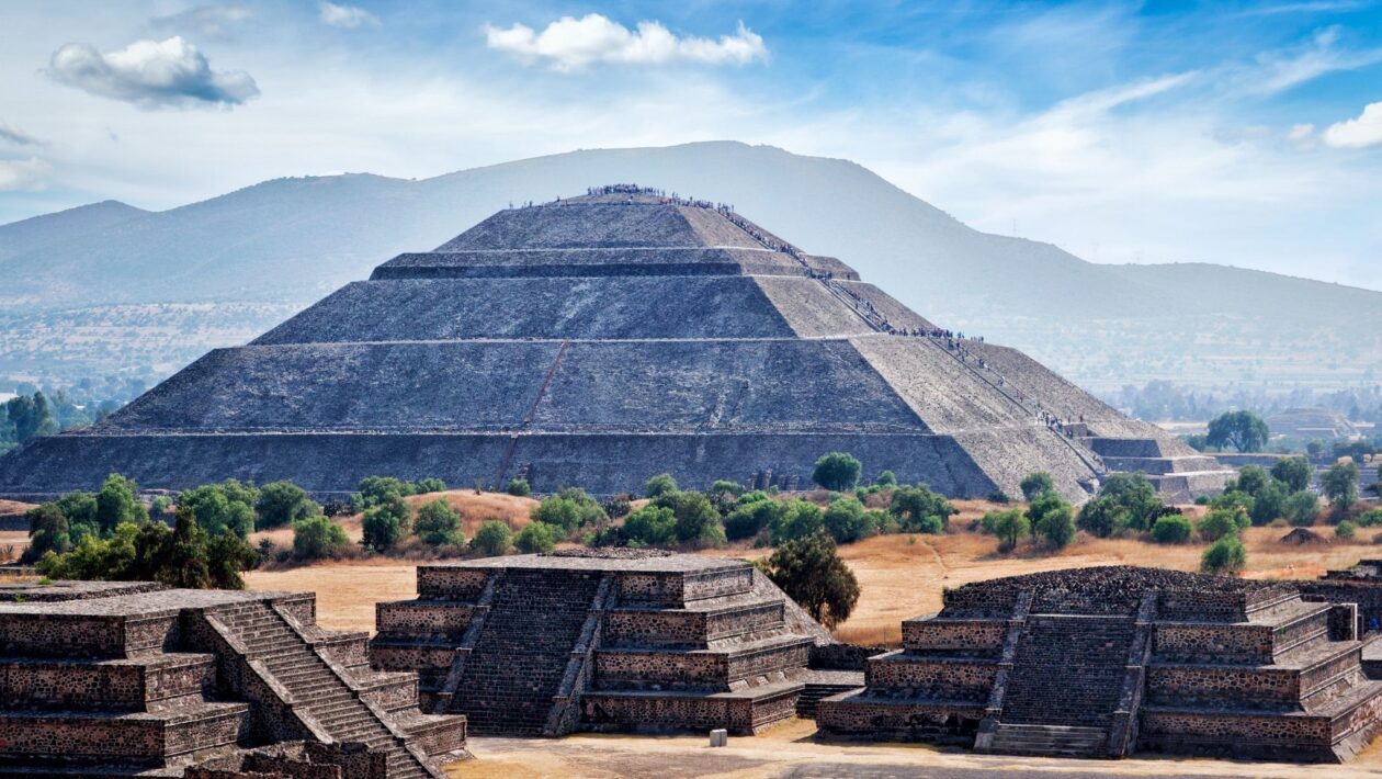 Ruínas de Teotihuacan revelam o poder do antigo México. (Foto: Dmitry Rukhlenko via Canva)