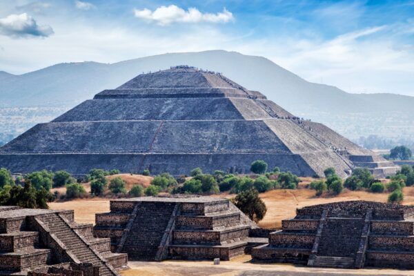 Ruínas de Teotihuacan revelam o poder do antigo México. (Foto: Dmitry Rukhlenko via Canva)